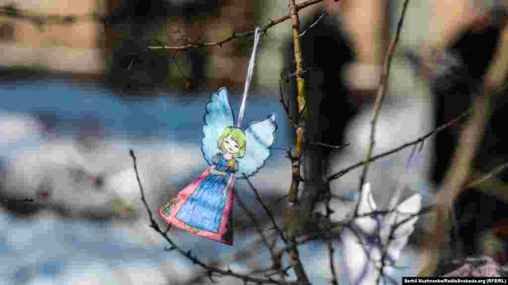 За словами ініціаторки події Анжеліки Рудницької, акція «Ангели пам’яті» перетворилася із невеликої київської ініціативи на масштабну народну акцію шани і любові