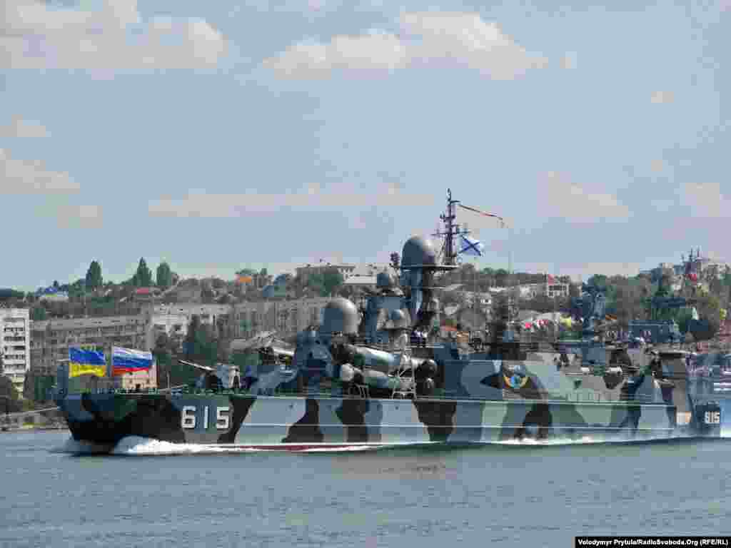 Малий ракетний корабель на повітряній подушці «Бора» Чорноморського флоту Росії