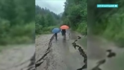 Разрушительные последствия крупного паводка в Украине (видео) Разрушительные последствия крупного паводка в Украине (видео)