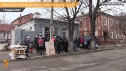 Гуманітарну допомогу з Польщі роздають переселенцям у Харкові Гуманітарну допомогу з Польщі роздають переселенцям у Харкові