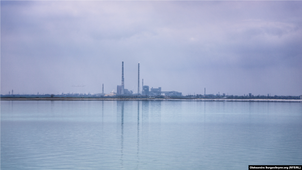 В 70-х годах ХХ века начал свою работу «Крымский содовый завод». Его основная специализация – производство соды  