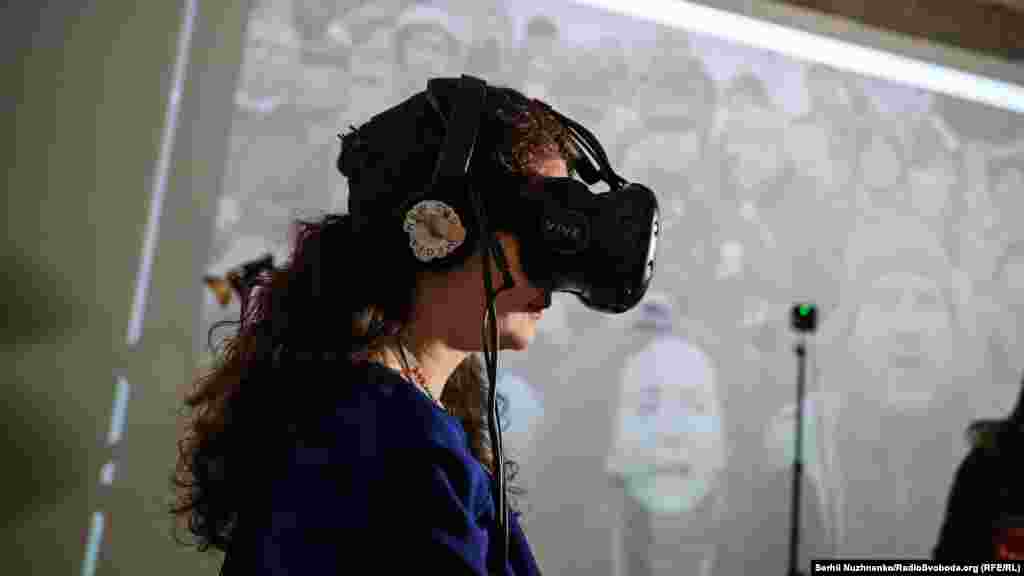 На виставці представлений проект Aftermath VR: Euromaidan, над яким працювала команда New Cave Media. Проект розповідає про трагічні події ранку 20 лютого 2014 року в інноваційному форматі віртуальної реальності. Вдягнувши VR-шолом, кожен може опинитися на Інститутській та через архівні матеріали, артефакти з Майдану та 360°-інтерв’ю з очевидцями дізнатися більше про те, що сталося «чорного четверга»