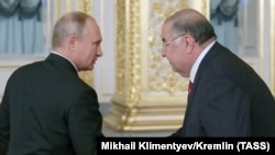 Президент РФ Володимир Путін та засновник компанії USM Holdings Алішер Усманов (зліва направо). Архівне фото