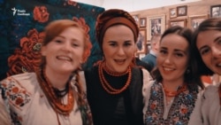 У Києві відгуляли Андріївські вечорниці за старовинним обрядом (відео) У Києві відгуляли Андріївські вечорниці за старовинним обрядом (відео)