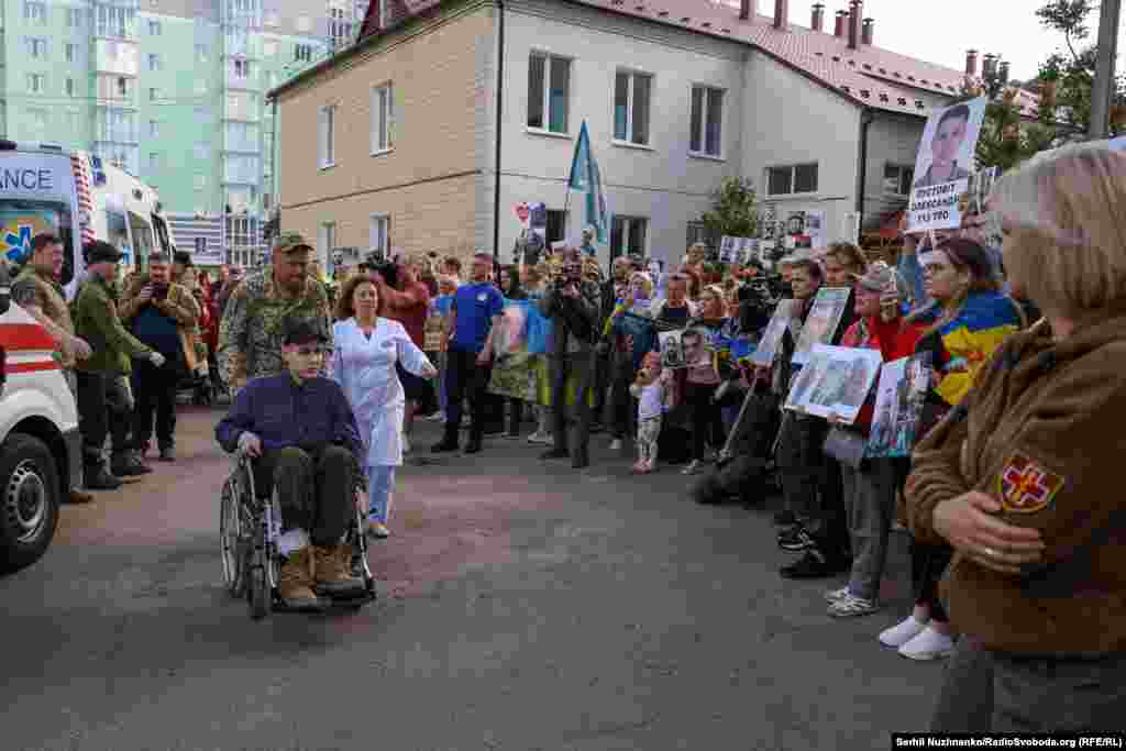 У координаційному штабі з питань поводження з військовополоненими повідомили, що до України повернули групу військових віком до 25 років, а також тих, хто зазнав поранень або має проблеми зі здоров’ям