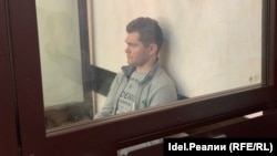 Элик Абдрашитов в зале заседаний