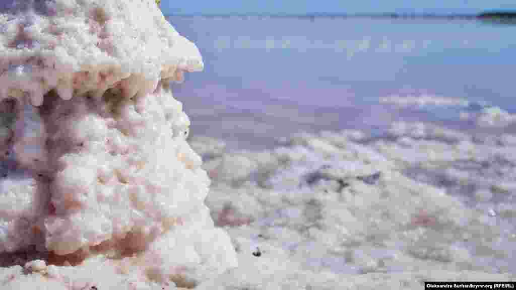 По словам сотрудника «Галита» Юрия Литвинова, до аннексии Крыма «покупали очень много соли, и в Польшу, и в Америку», а сейчас это «заглохло». Остался единственный солепромысел. По его словам, их было четыре-пять, но они «все погибли»