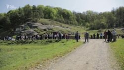 Самі вирішили і встановили. На Львівщині селяни самостійно встановили релігійну скульптуру і «не дозволять її знести» – відео Самі вирішили і встановили. На Львівщині селяни самостійно встановили релігійну скульптуру і «не дозволять її знести» – відео