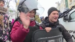 Різдво з копами: як поліцейські Києва розважають дітей – відео Різдво з копами: як поліцейські Києва розважають дітей – відео