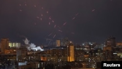 Ілюстраційне фото. Збиття дронів над Києвом під час нічної атаки Росії, лютий 2025 року