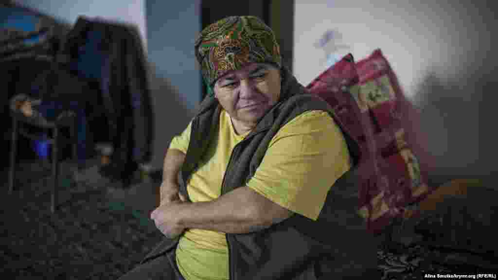 Мати Мер'єм Айше живе з дочкою й допомагає їй у господарстві