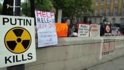 «Free Sentsov!» В Лондоне от Терезы Мэй требуют «надавить» на Путина (видео) «Free Sentsov!» В Лондоне от Терезы Мэй требуют «надавить» на Путина (видео)