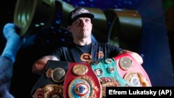 Український боксер Олександр Усик