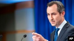 У Держдепартаменті CША кажуть, якби Росія дійсно хотіла продемонструвати зацікавленість у цьому, вона могла б почати з демілітаризації тих частин України, де зараз перебувають російські сили.