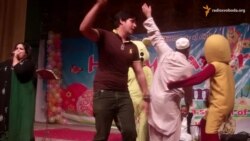 Світ у відео: у Пешаварі християни і мусульмани разом відзначили свято Пасхи Світ у відео: у Пешаварі християни і мусульмани разом відзначили свято Пасхи