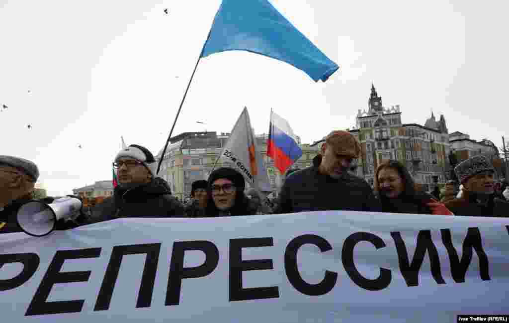 Среди участников акции –  дочь заместителя председателя Меджлиса крымских татар Ильми Умерова Айше