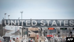 Канада запроваджує також 25% тарифи на імпорт із США. Китай оголосив про підвищення на 15% імпортних зборів, а також про обмеження для 25 компаній