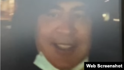 Саакашвили дар ин видео мегӯяд, ки ба шаҳри Батуми расидааст