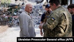 Карим Хан (слева), Харьков, 15 июня 2022 года