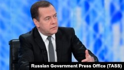 Російський прем'єр Дмитро Медведєв заявив, що це зроблено для захисту інтересів російської держави, компаній і громадян Росії