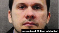 Журналісти стверджують, що «Петрова» насправді звуть Олександр Мішкін