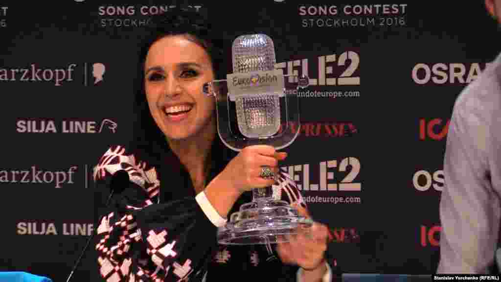Украинская певица из Крыма Джамала стала победительницей международного песенного конкурса Евровидение, который проходил в Швеции, 15 мая Джамала представляла песню «1944», которая рассказывает о массовой депортации крымскотатарского народа в Среднюю Азию в 1944 году.