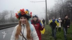 Проукраїнські донеччани пікетували резиденцію Ріната Ахметова Проукраїнські донеччани пікетували резиденцію Ріната Ахметова