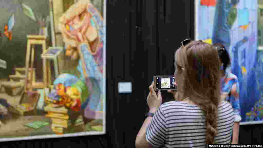 Виставка «Лабораторія Орфея» – це прикраса фестивалю, каже Савадов. На його думку, інтервенція сучасного мистецтва до музею вдалася