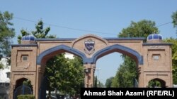 پېښور پوهنتون د صوبې تر ټولو زوړ او لوی پوهنتون دی چې پکې ۱۵ زره نجونې او هلکان پر لوړو زده کړو بوخت دي.