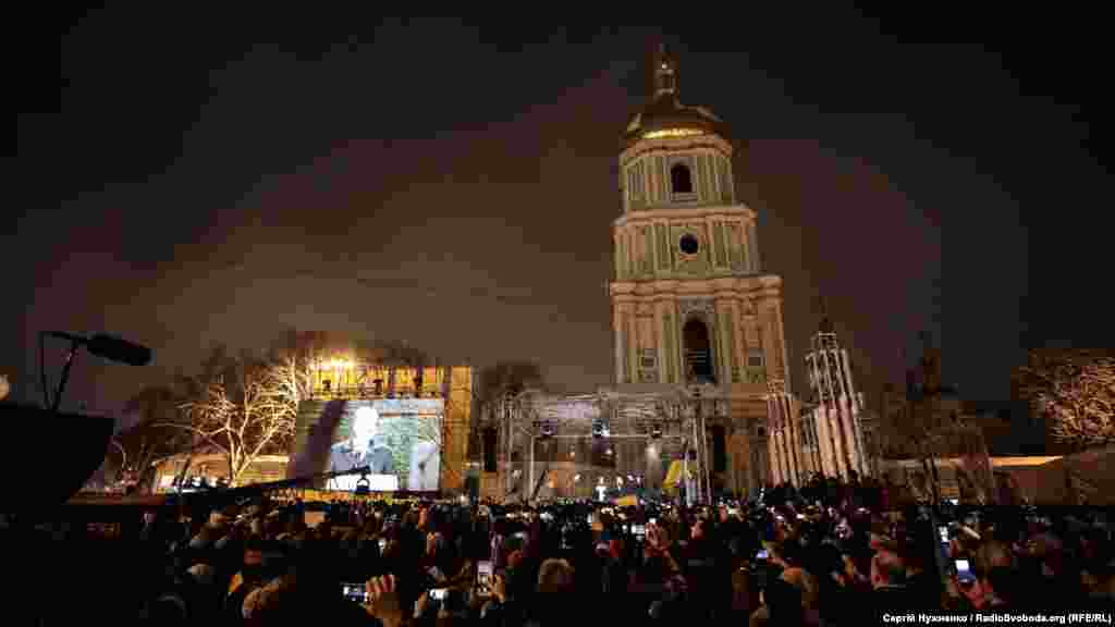 Біля собору Святої Софії в Києві, де проходив Об’єднавчий собор з утворення єдиної  Української помісної православної церкви