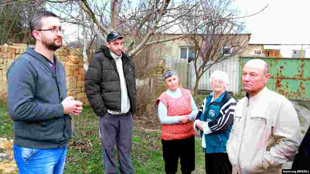Нариман Джелял живет в Крыму. По его словам, уже в мае 2014 года «мы осознали, что диалог с российской властью невозможен». 27 марта 2015 года российские силовики провели обыск в доме Наримана Джеляла в селе Первомайское, Симферопольского района. Джеляла вызвали на допрос по «делу 26 февраля». Он продолжался около пяти часов