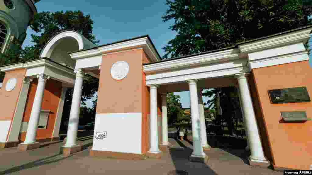 Возле кинотеатра «Симферополь»