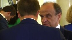 Повний місяць, горілка та боротьба з корупцією: про що говорять нардепи між собою після канікул (відео) Повний місяць, горілка та боротьба з корупцією: про що говорять нардепи між собою після канікул (відео)