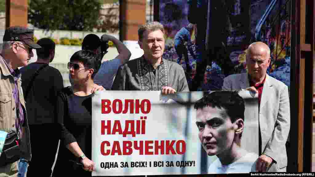 Народному депутату інкримінують злочини, передбачені статтями: «дії, спрямовані на насильницьку зміну чи повалення конституційного ладу або на захоплення державної влади», «готування до злочину», «вчинення злочину групою осіб, групою осіб за попередньою змовою, організованою групою або злочинною організацією», «посягання на життя державного чи громадського діяча», «терористичний акт», «створення терористичної групи чи терористичної організації», «незаконне поводження зі зброєю, бойовими припасами або вибуховими речовинами»