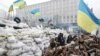 На Євромайдані у Києві укріплюють барикади