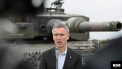 Польша. Генеральный секретарь НАТО Йенс Столтенберг выступает на пресс-конференции во время учений в польском городе Щвентошув