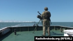 Украинский военный в Азовском море, архивное фото