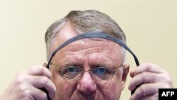 Vojislav Šešelj u sudnici Haškog tribunala