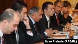 Sa sjednice Odbora za ekonomiju, finansije i budžet ranijeg parlamentarnog saziva. Nova većina optužuje prethodnu Vladu Crne Gore da svojim nasljednicima, koji tek treba da formiraju vladu, nije ostavila nacrt budžeta za narednu godinu i to mjesec i po dana pred Novu godinu.