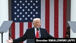 Президент США Дональд Трамп виступає з промовою про взаємні мита під час заходу «Зробімо Америку знову заможною», Вашингтон, 2 квітня 2025 року