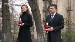 Президент Зеленський із дружиною вшанували пам’ять Героїв Небесної сотні у Києві – відео Президент Зеленський із дружиною вшанували пам’ять Героїв Небесної сотні у Києві – відео