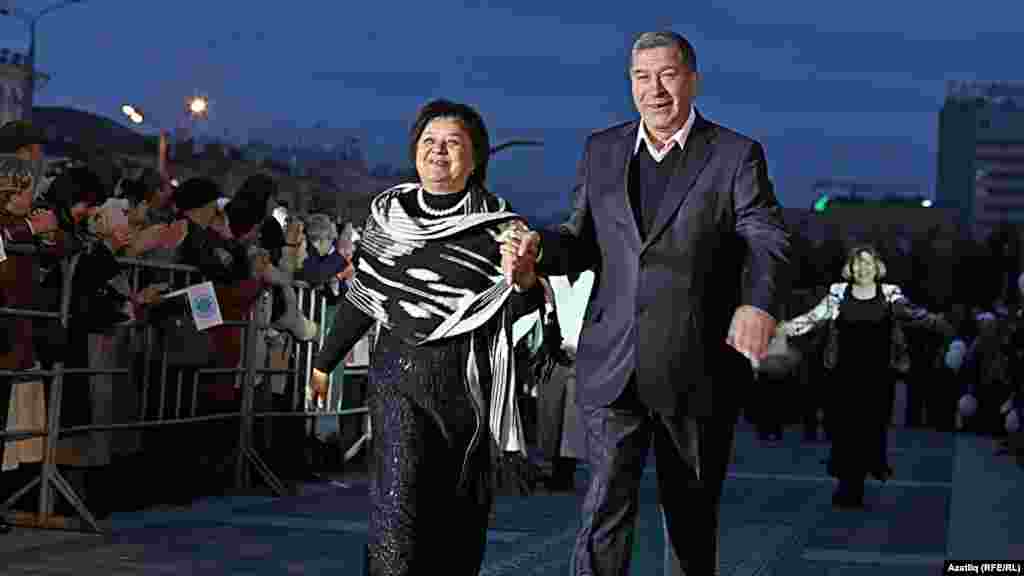 Камал театры каршында яңа сезон ачу тантанасы. Әсхәт Хисмәтов. 