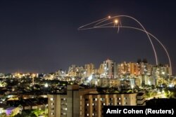 Ракети «Хамасу» по Ізраїлю, які відбиває система «Залізний купол», 14 травня 2021 року