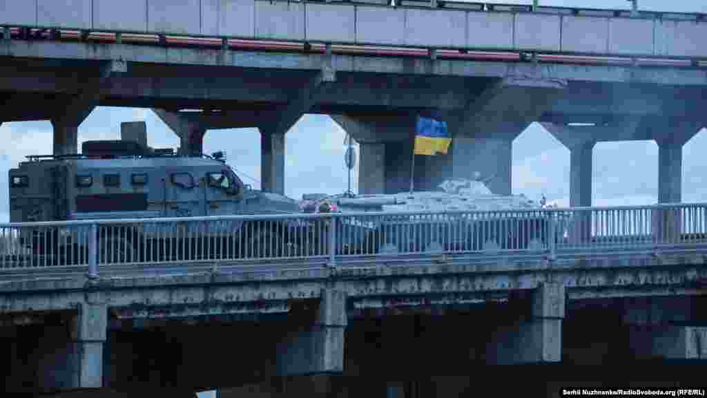 Бронемашина «Козак» та БТР 