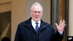 Міністр оборони країни Білл Блер повідомив про передачу перших чотирьох бронемашин