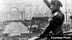 Муссолини в Генуе, 1938.