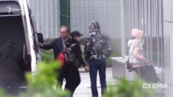 Журналісти зафіксували, як Віктор Медведчук із родиною приземлився в аеропорту «Київ» 7 травня, літак прилетів із Ужгорода