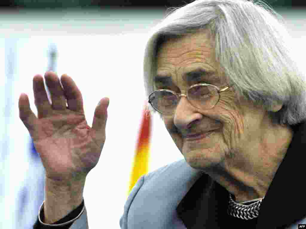 Елена Боннэр на церемонии вручения \премии Сахарова в Страсбурге, 17 декабря 2008