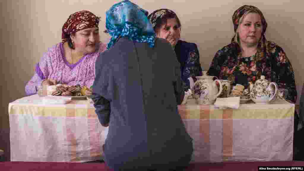 Также под арестом оказались строитель из Алушты Муслим Алиев, житель Краснокаменки Энвер Бекиров и торговец Вадим Сирук. В медиа их дело получило название «ялтинское дело «Хизб ут-Тахрир».