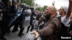 Избиратели против полицейских, Таррагона, 1 октября 2017